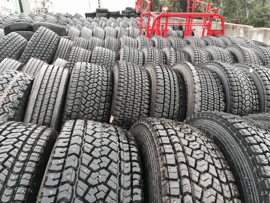 Loading image when exporting used tires(to Central America)