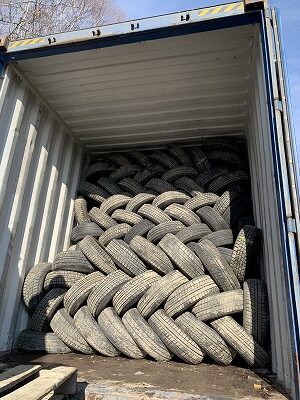 Loading image when exporting used tires(to South Asia)