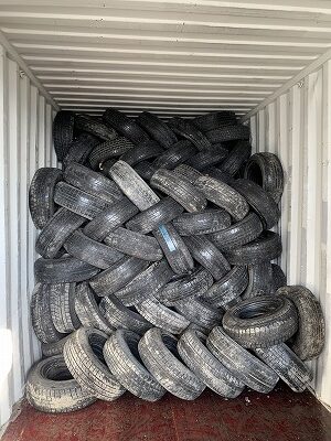 Loading image when exporting used tires(to South Asia)